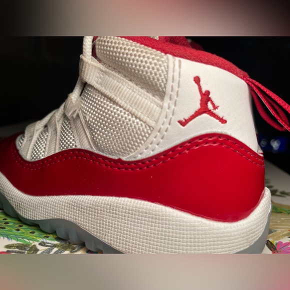 Toddler Jordan 11 - Picture 7 of 16